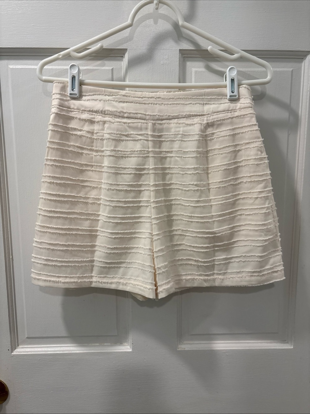 Commense Women’s Trouser Shorts Size Medium Cream Elastic Waist Pull On Stretch